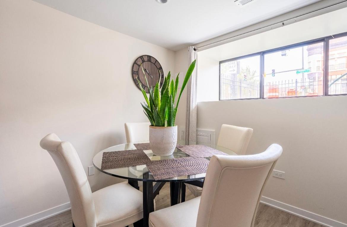 Cozy 2 Brm Apartment Mins Away From United Center Chicago Dış mekan fotoğraf
